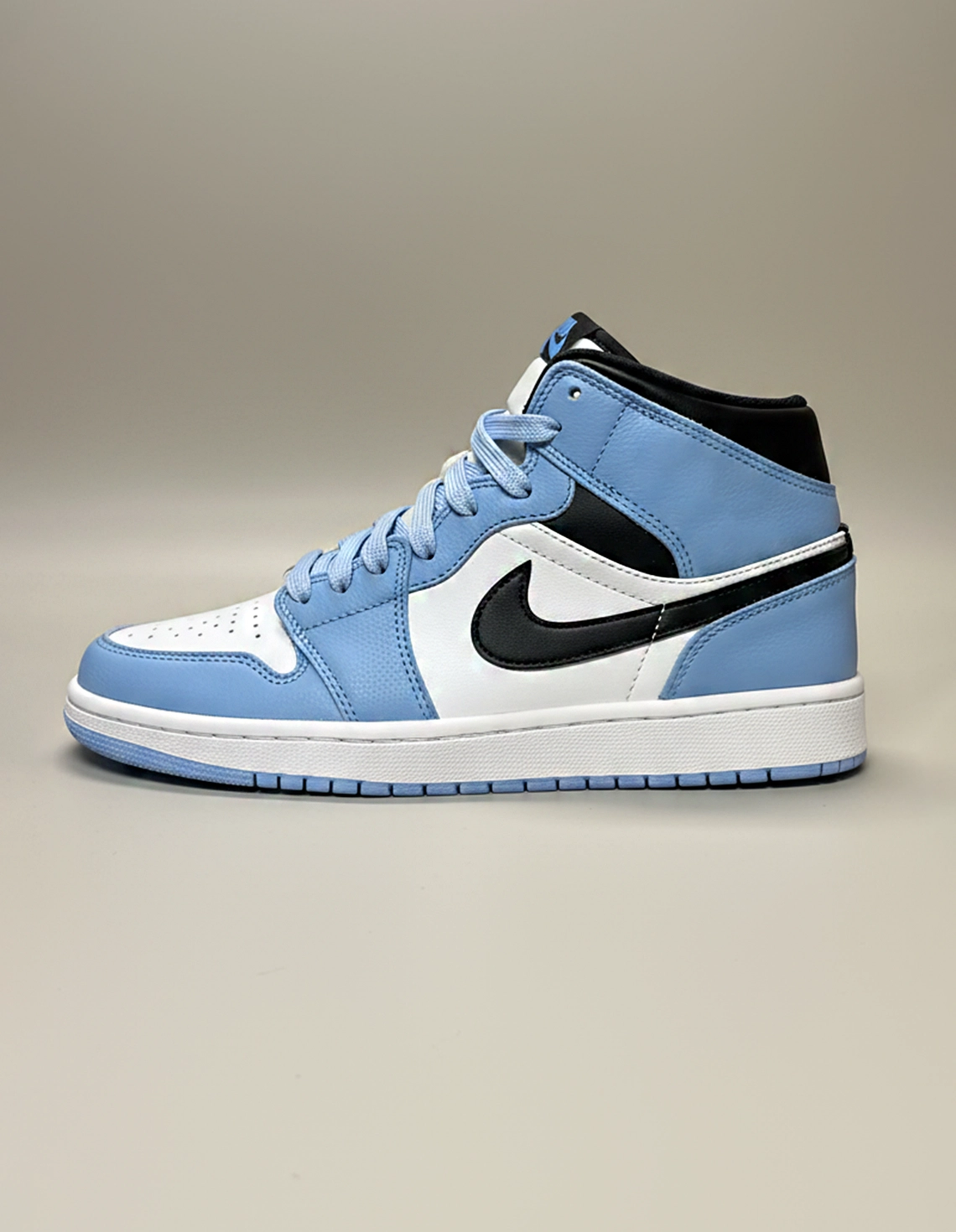 کفش روزانه زنانه نایکی Air Jordan 1 Mid Dark W